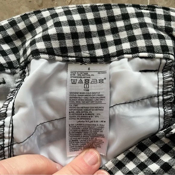 Old navy black and white checkered pull on pants with front pockets size 8 - Picture 7 of 7